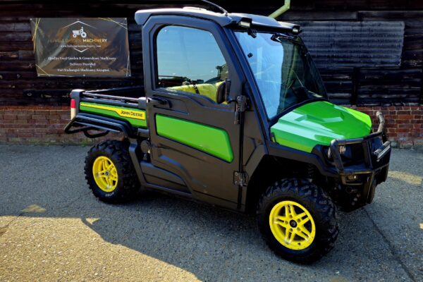 John Deere XUV 835m Petrol Gator