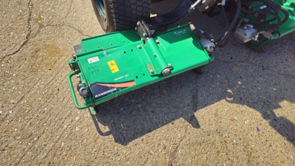 Ransomes Parkway 3 Triple Cylinder Ride On Mower - Image 6