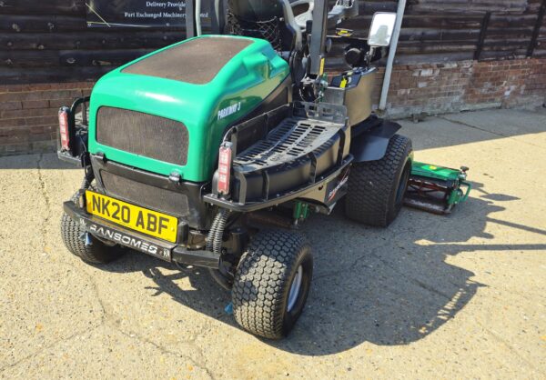 Ransomes Parkway 3 Triple Cylinder Ride On Mower - Image 5