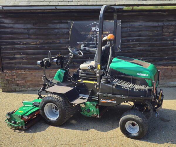 Ransomes Parkway 3 Triple Cylinder Ride On Mower - Image 4